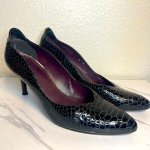 Stuart Weitzman Midondas Black Crystal Snake Embossed Scallop pump